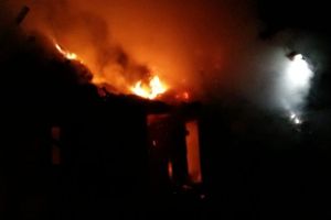 Șopron cuprins  de flăcări