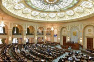 Senat: Medicii se pot pensiona, la cerere, la vârsta de 67 de ani