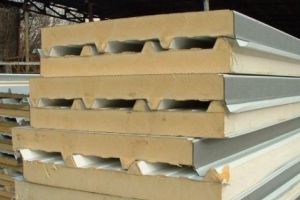 Femeie strivită de panouri „sandwich” la Bradu