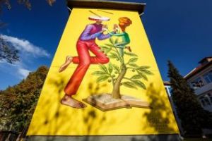 Artă în curtea şcolii, la Cluj. Picturi murale pe pereţii şcolii Octavian Goga FOTO