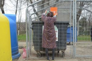 Plăteşti cât arunci! De anul viitor orădenii vor plăti factura de salubritate în funcţie de cantitatea de deşeuri menajere