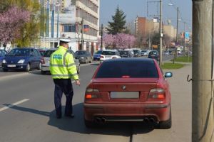 Adolescent prins de politie in timp ce conducea o masina neinmatriculata, in Timis