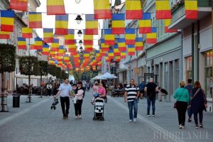 Oradea s-a gătit de sărbătoare. Vezi cum a fost împodobit oraşul pentru a marca 100 de ani de la Declaraţia de independenţă! (FOTO)