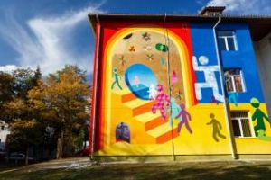 ”Artă în curtea şcolii – Lăsaţi artiştii stradali să coloreze Clujul” - FOTO