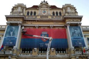 De ziua Oradiei: Portretul unui primar român şi cel al unui primar maghiar, pe faţada Primăriei (FOTO)