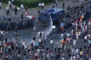 Doi protestatari, retinuti in urma violentelor din 10 august; Parchet: Au exercitat violente fizice fata de jandarmi