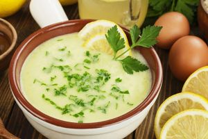 Supă grecească de pui cu lămâie