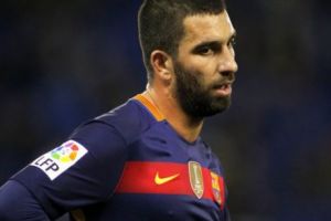 „Finul” lui Erdogan i-a provocat 15 fracturi unui cântăreţ