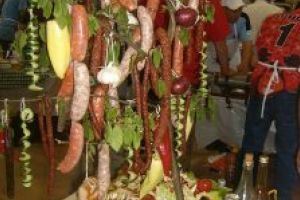 Înscrieri la „Parada cârnaţilor” şi la Festivalul verzei