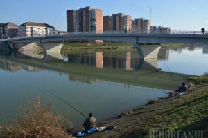 Războiul undiţelor: Cele două asociaţii care reunesc pescarii sportivi din Bihor sunt în conflict, victime fiind tocmai „undiţarii”