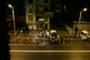 Strada Teodor Mihali este spartă, după ce a fost asfaltată. Primăria nu ştie nimic - VIDEO