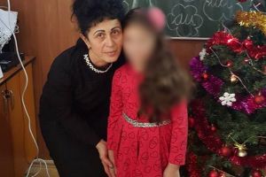 Anchetatorii cred că directoarea şcolii din Tinca s-a intoxicat cu gaze de la pesticide. Soţul ei este în continuare în comă indusă