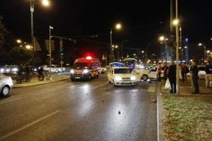 Trei persoane au ajuns la spital din cauza unui sofer care a trecut pe rosu, la Timisoara