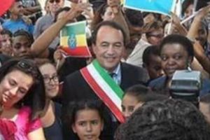 Scandal imens în ITALIA! Primar GLOBALIST ARESTAT. Legaliza CĂSĂTORII între ITALIENI şi MIGRANŢI: Este CHEMAREA MEA să AJUT REFUGIAŢII