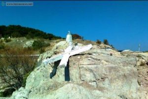 Grecia dărâmă SIMBOLUL CREŞTINĂTĂŢII pentru a nu OFENSA migranţii. Foto în articol