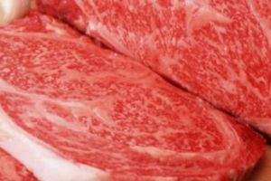 Deşi instanţa a decis FĂRĂ CARNE de PORC în CANTINE, primarul se OPUNE să ofere mese COMPATIBILE cu musulmanii