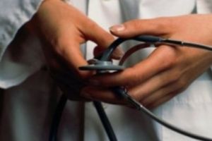 DEGENERATUL care pretindea că este MEDIC a fost ARESTAT. BESTIA a VIOLAT 20 de FEMEI 
