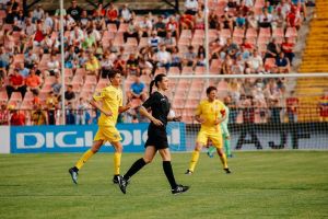 Într-o lume a bărbaţilor, orădeanca Adina Popa a convins deja. Arbitrul se gândeşte la delegările internaţionale (FOTO)