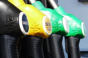 Carburanţi mai scumpi cu cel puţin 10 bani pe litru de la 1 ianuarie, din cauza creşterii componentei bio