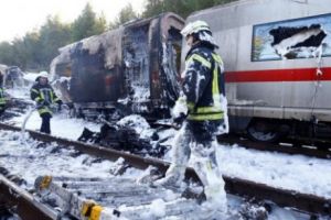 ALERTĂ pe calea ferată. Un tren a luat foc in timpul mersului. Sute de persoane au fost la un pas de o mare CATASTROFĂ