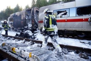 Tren cuprins de flacari in Germania: peste 500 de persoane au fost evacuate