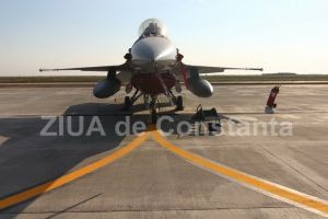 Avion F-16, distrus accidental de catre un armurier 