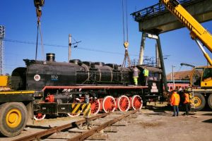 Locomotivă de epocă, punct de atracţie în faţa Gării Bistriţa