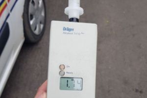 Proiect de lege pentru ȘOFERII prinşi sub influenţa băuturilor ALCOOLICE. Cu ce vor fi DOTATE maşinile contravenienţilor