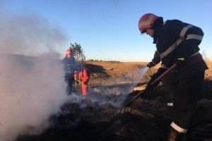 Incendiu de amploare in localitatea Malcoci, judetul Tulcea. Tone de furaje au fost mistuite de flacari