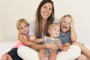 Proiectul noii legi a pensiilor: Mamele cu cel puţin trei copii vor putea să iasă la pensie cu câţiva ani mai devreme