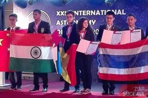 Lăsat baltă de Ministerul Educaţiei, un elev din Suceava a câştigat aurul la Olimpiada de Astronomie din Sri Lanka
