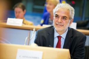  Raed Arafat: Comisarul european pentru ajutor umanitar ajunge in Romania 