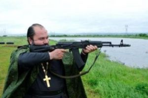 Liderii separatiştilor ruşi din Ucraina au călugări pe post de bodyguarzi