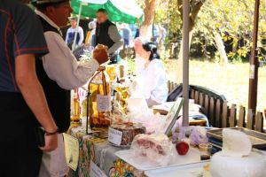 Ultimele cumparaturi pentru a umple camara inaintea iernii – targul Roadele Toamnei