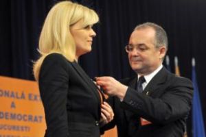 Elena Udrea ar colabora cu FBI şi toarnă ce ştie din timpul guvernării PDL