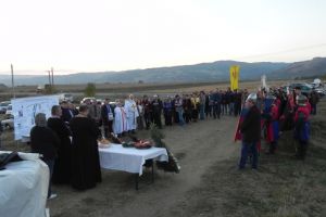 FOTO/ Bătălia de pe Câmpul Pâinii, celebrată la Șibot. Depuneri de coroane, alocuţiuni, lupte între cavaleri şi foc de tabără cu mesaj patriotic