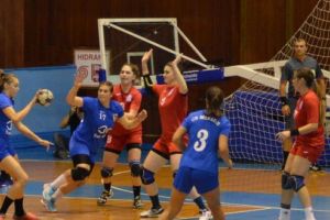 Fetele îşi consolidează poziţia la Reşiţa