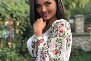 Cunoscută solistă de muzică populară, CONDAMNATĂ, după ce a DECAPITAT un bătrân într-un accident rutier. Vezi ce PEDEAPSĂ a primit!