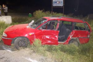 Rănit după impactul dintre o maşină şi un TIR