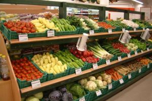 România a importat legume şi fructe în valoare de peste 783 milioane de euro în primul semestru