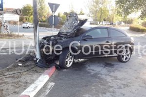 UPDATE. Imagini de la eveniment. Accident rutier la Navodari in cursul noptii. Un autoturism a luat foc dupa impact. Ce au constatat pompierii la fata locului  (galerie foto + video)    