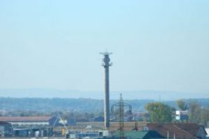 Imaginea zilei: Turnul de parasutism (FOTO)