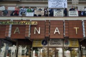 Protest muzical pe treptele Filarminicii Banatul