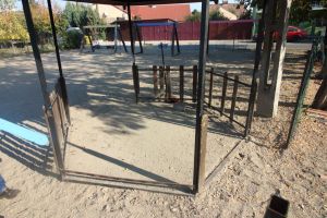 Aproape JUMĂTATE din locurile de joacă pentru copii din municipiu, CURĂȚATE de VOLUNTARI (GALERIE FOTO)