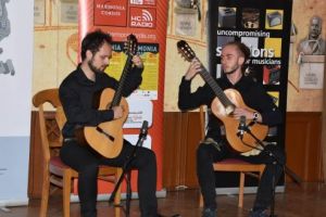 Dans Transilvan la Teatru 74 cu Duo Celeste şi actriţa Roxana Marian