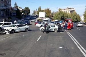 ACUM – Accident în Craiovei, o femeie solicită sprijin medical