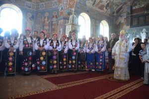 Episcopul Tulcii a savarsit Sfanta Liturghie arhiereasca la hramul Bisericii Cuvioasa Parascheva la Niculitel