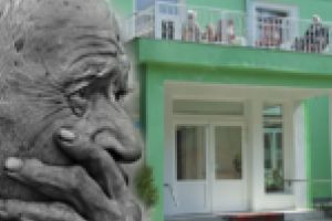 NEWS ALERT. Bătrân ucis de maşina de gunoi în curtea azilului din Reşiţa!