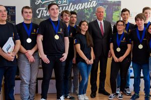 Campionii mondiali la robotică, felicitaţi personal de ambasadorul SUA, Hans Klemm (Galerie foto)