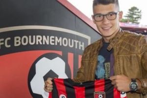 LOVITURĂ pentru un fotbalist român. A SEMNAT cu o echipă din Anglia şi are ocazia să joace în Premier League